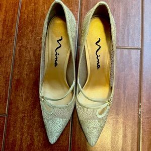 Nina never worn gold tone dress heels size 8